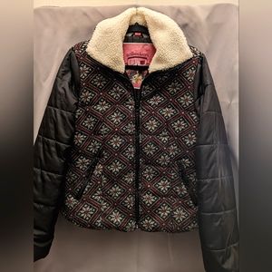 Cute, sweater-style puffer, bomber
